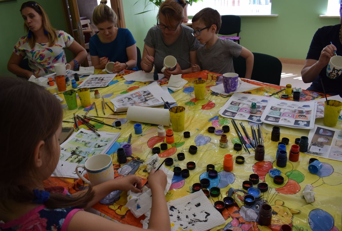 2019 06 05 Viršglazūrinis piešimas ant arbatos puodelių