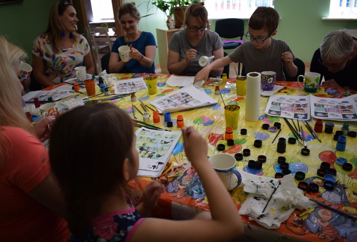2019 06 05 Viršglazūrinis piešimas ant arbatos puodelių