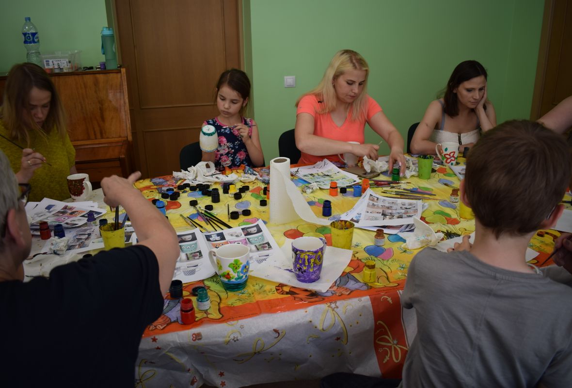 2019 06 05 Viršglazūrinis piešimas ant arbatos puodelių