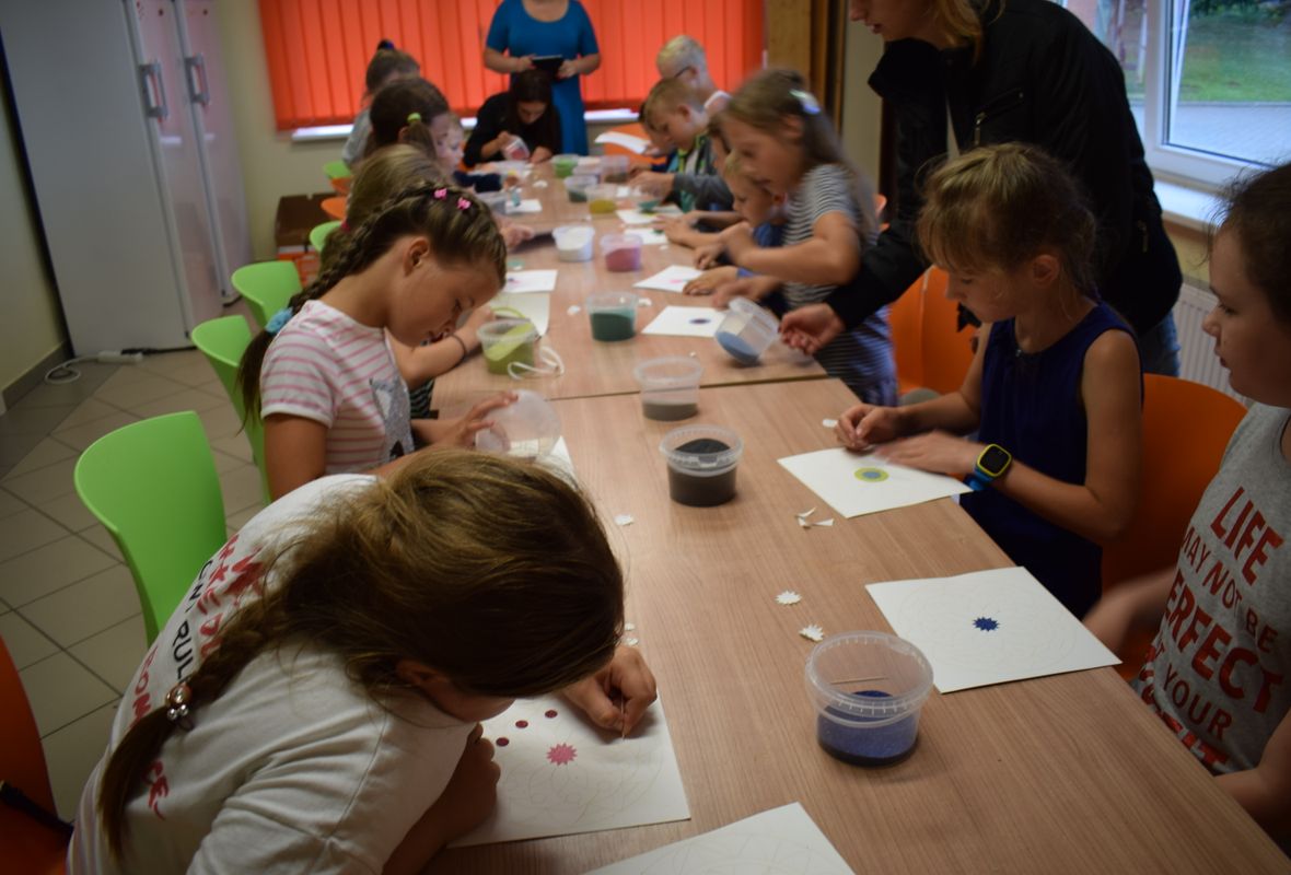 2019 06 27 spalvoto smėlio mandala 