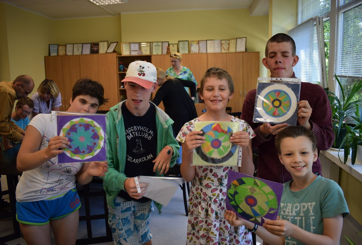 2019 06 28 spalvoto smėlio mandala 