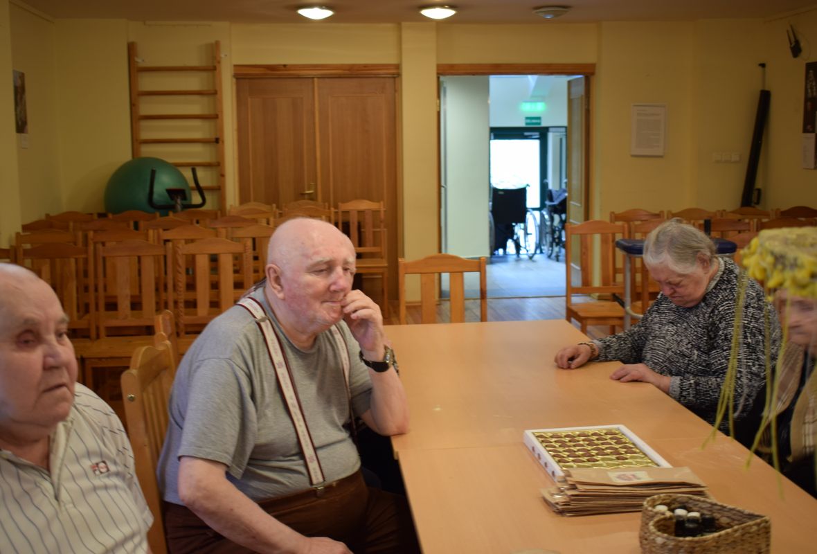 2019 07 12 Žvakių iš natūralaus bičių vaško liejimo ratas 