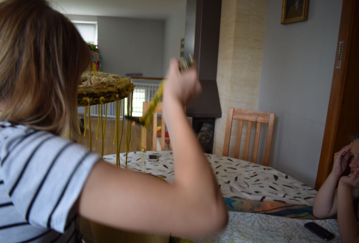 2019 07 23 Žvakių iš natūralaus bičių vaško liejimo ratas 