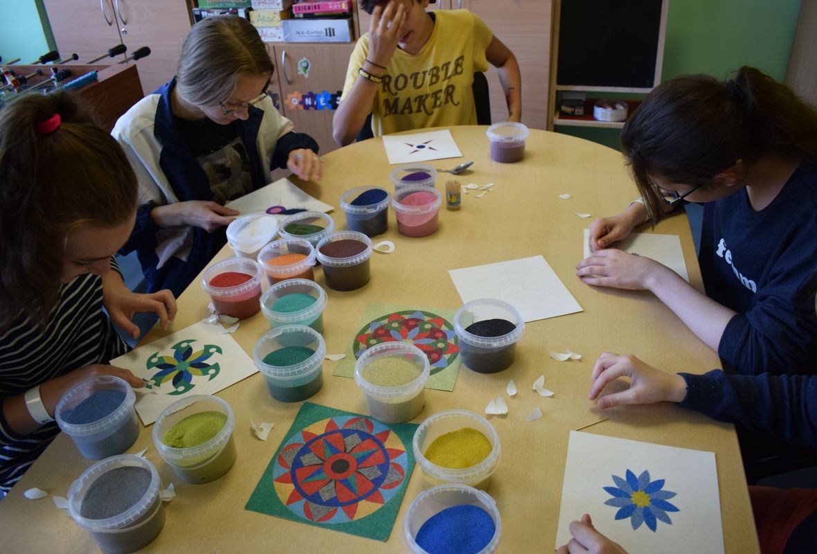 2019 07 30 spalvoto smėlio mandala