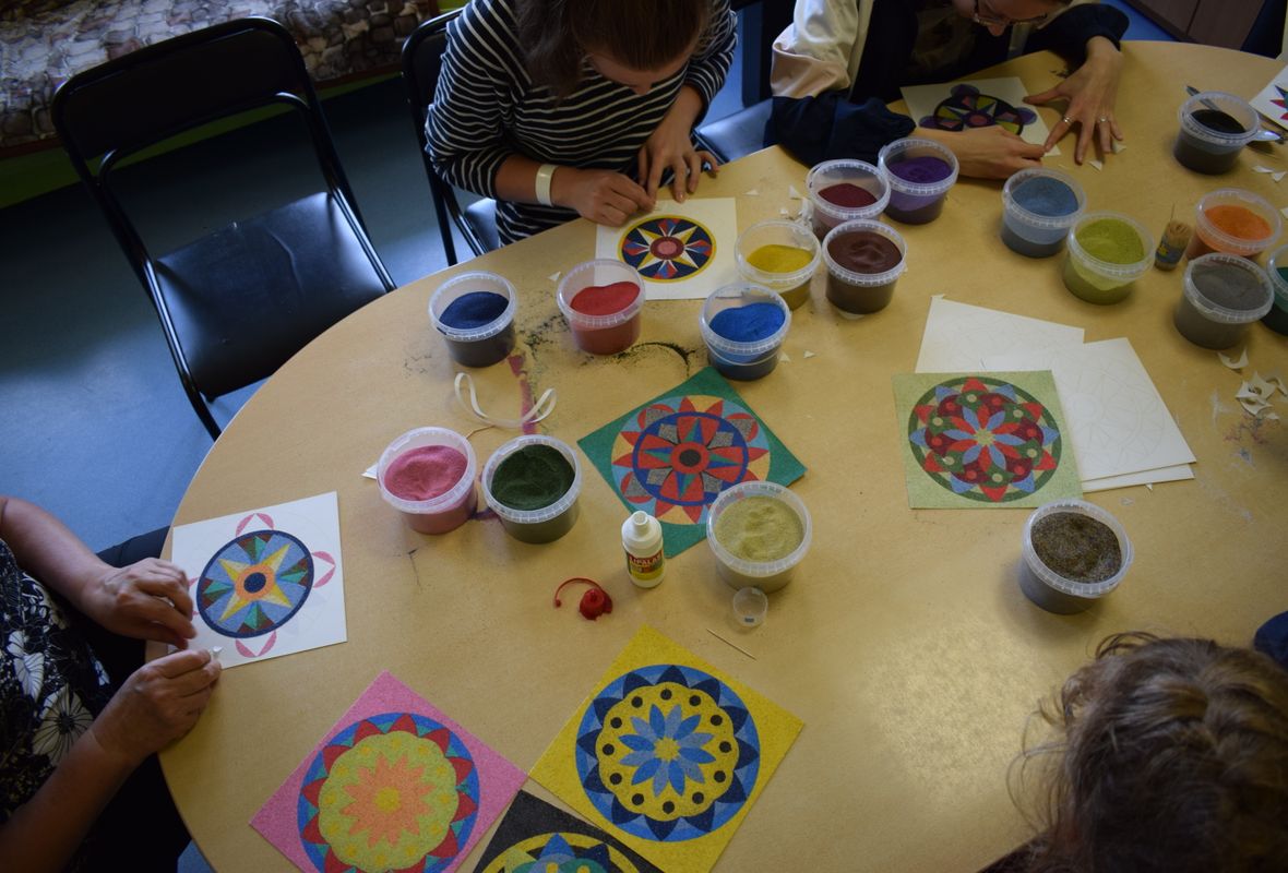 2019 07 30 spalvoto smėlio mandala