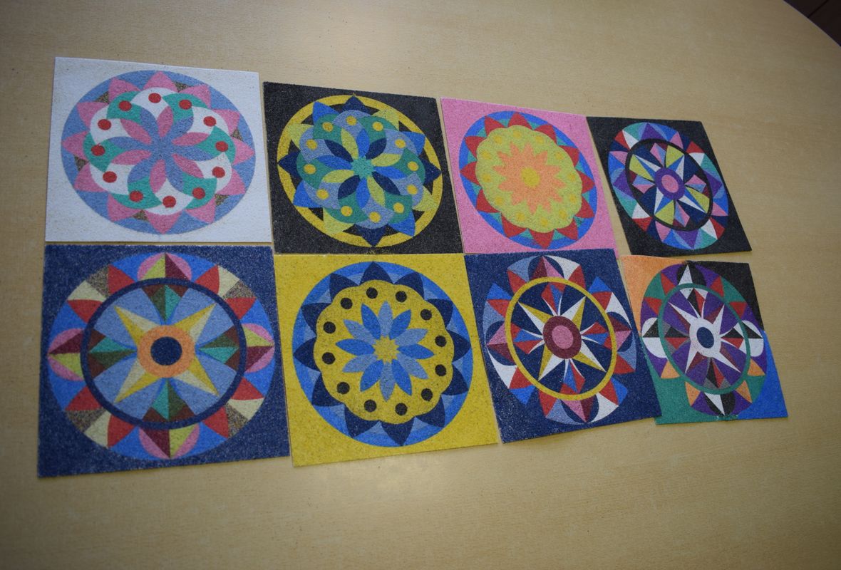 2019 07 30 spalvoto smėlio mandala