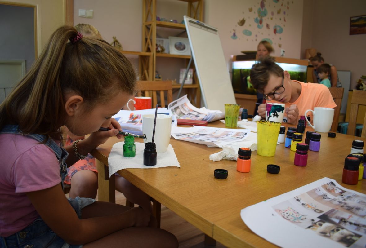 2019 08 20 Viršglazūrinis piešimas ant arbatos puodelių