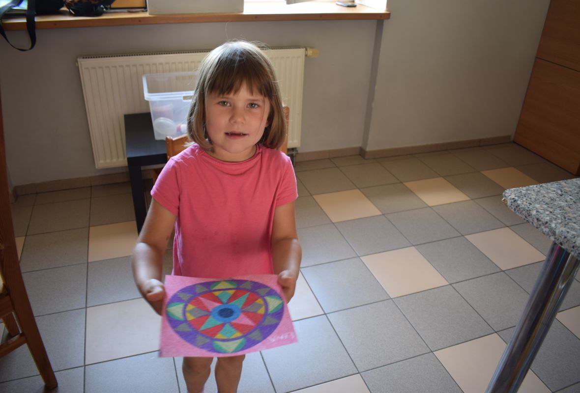 2019 08 27 spalvoto smėlio mandala 