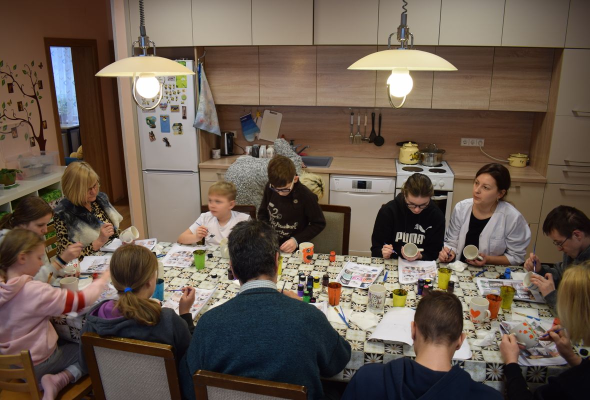 2020 02 08 Viršglazūrinis piešimas ant puodelių