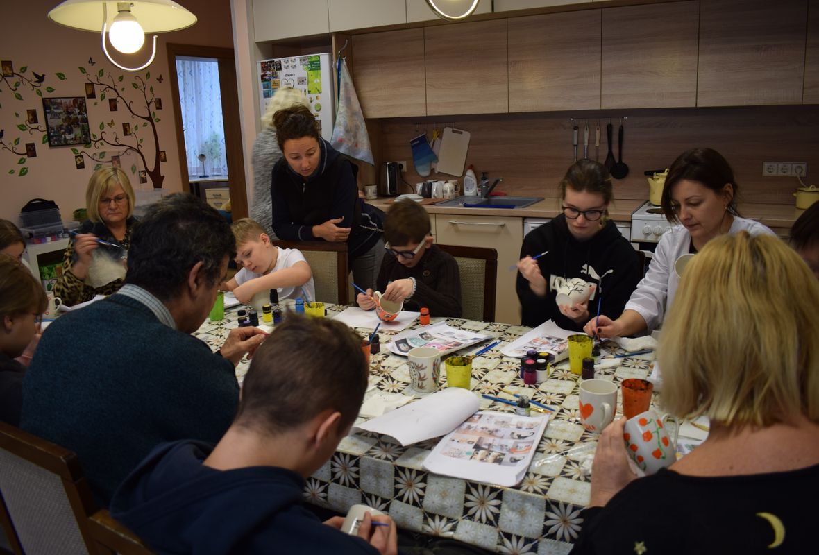 2020 02 08 Viršglazūrinis piešimas ant puodelių