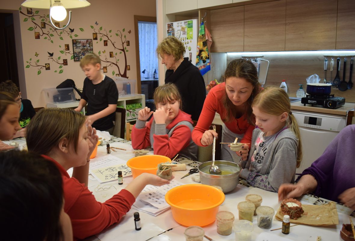 2020 02 22 Sojų vaško žvakės moliniame indelyje 