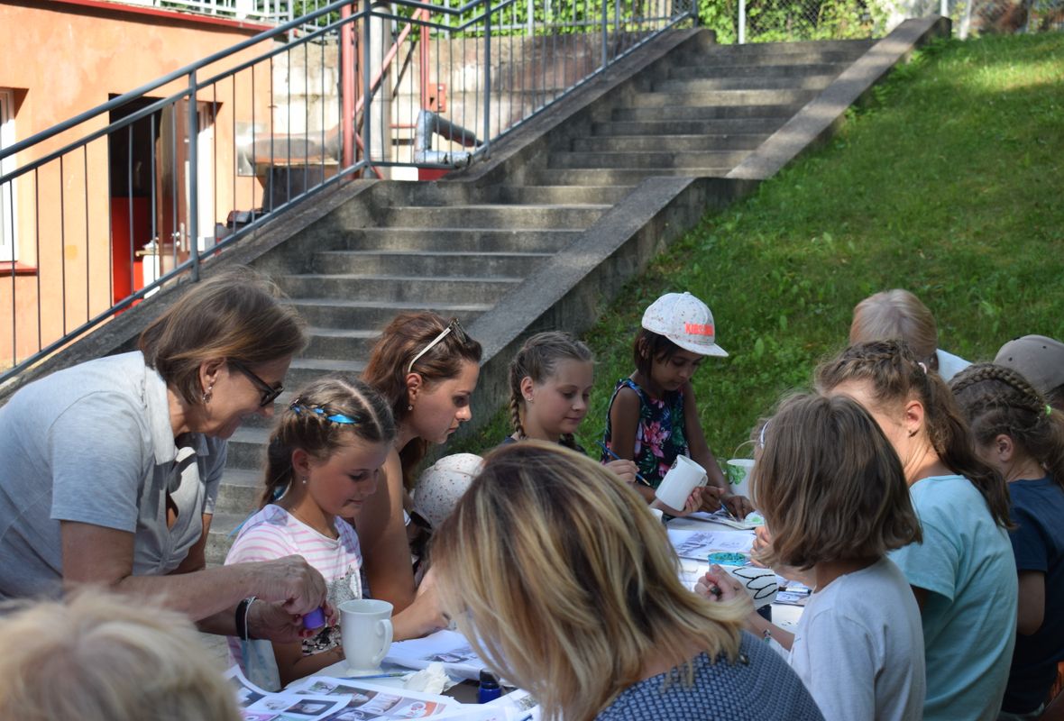 2020 07 03 Viršglazūrinis piešimas ant puodelių 