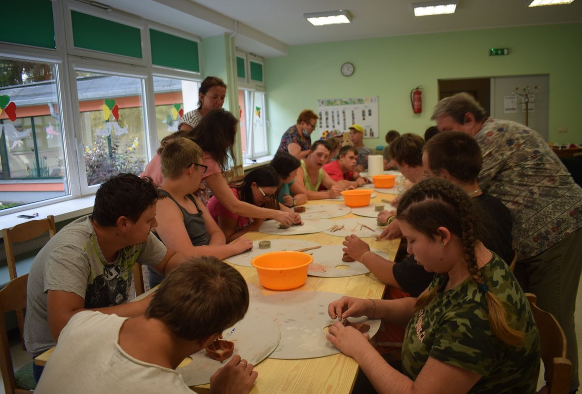 2020 08 14 Sojų vaško žvakės moliniame indelyje 