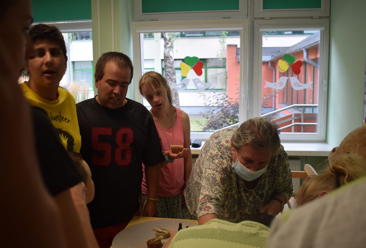 2020 08 14 Sojų vaško žvakės moliniame indelyje 