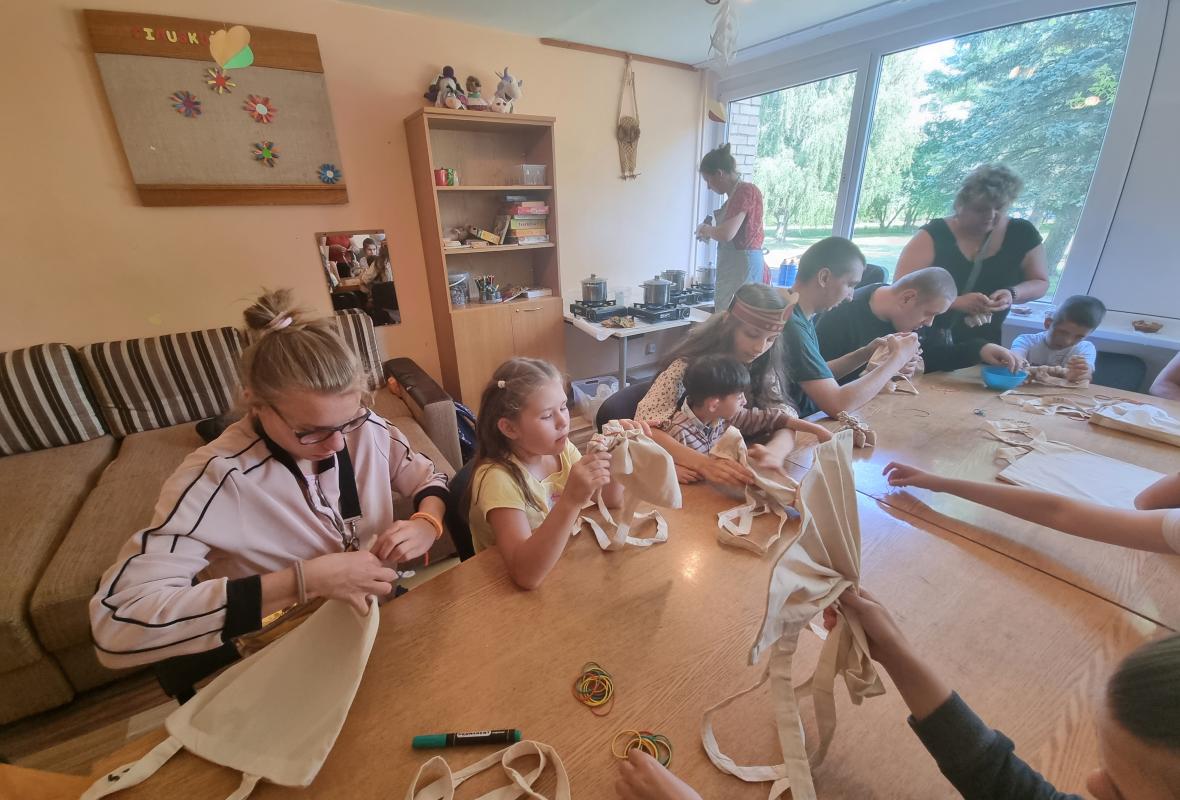 2022 07 21 Batika medvilninio pirkiniu krepselio dekoravimas 3