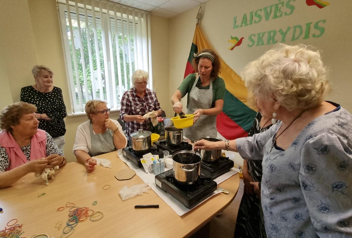 2022 08 09 Batika medvilninio pirkiniu krepselio dekoravimas 9